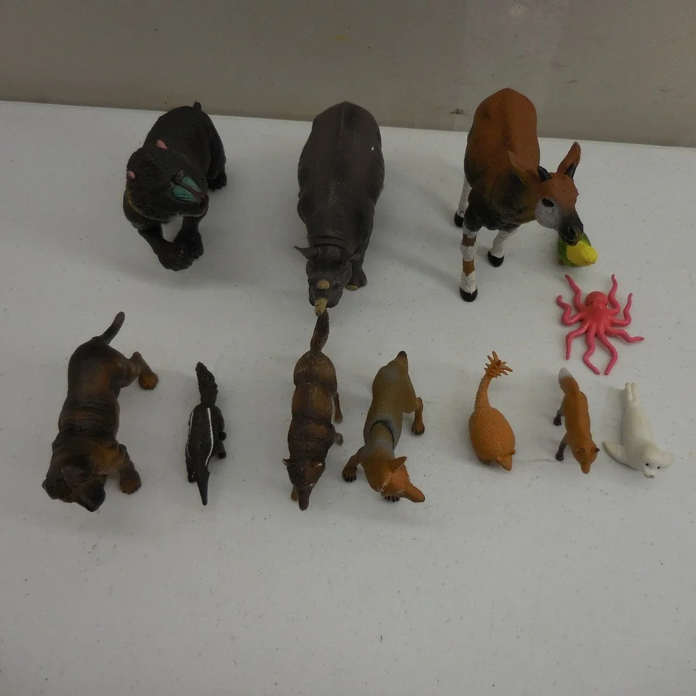 Mixed Lot 11‎ Plastic Toy Animal Figures Rhino Okapi Mandrill Wolf Dog Skunk Fox